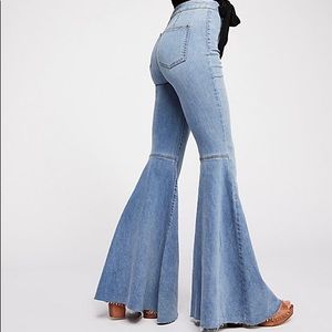 FREE PEOPLE “float on flare” JEANS!